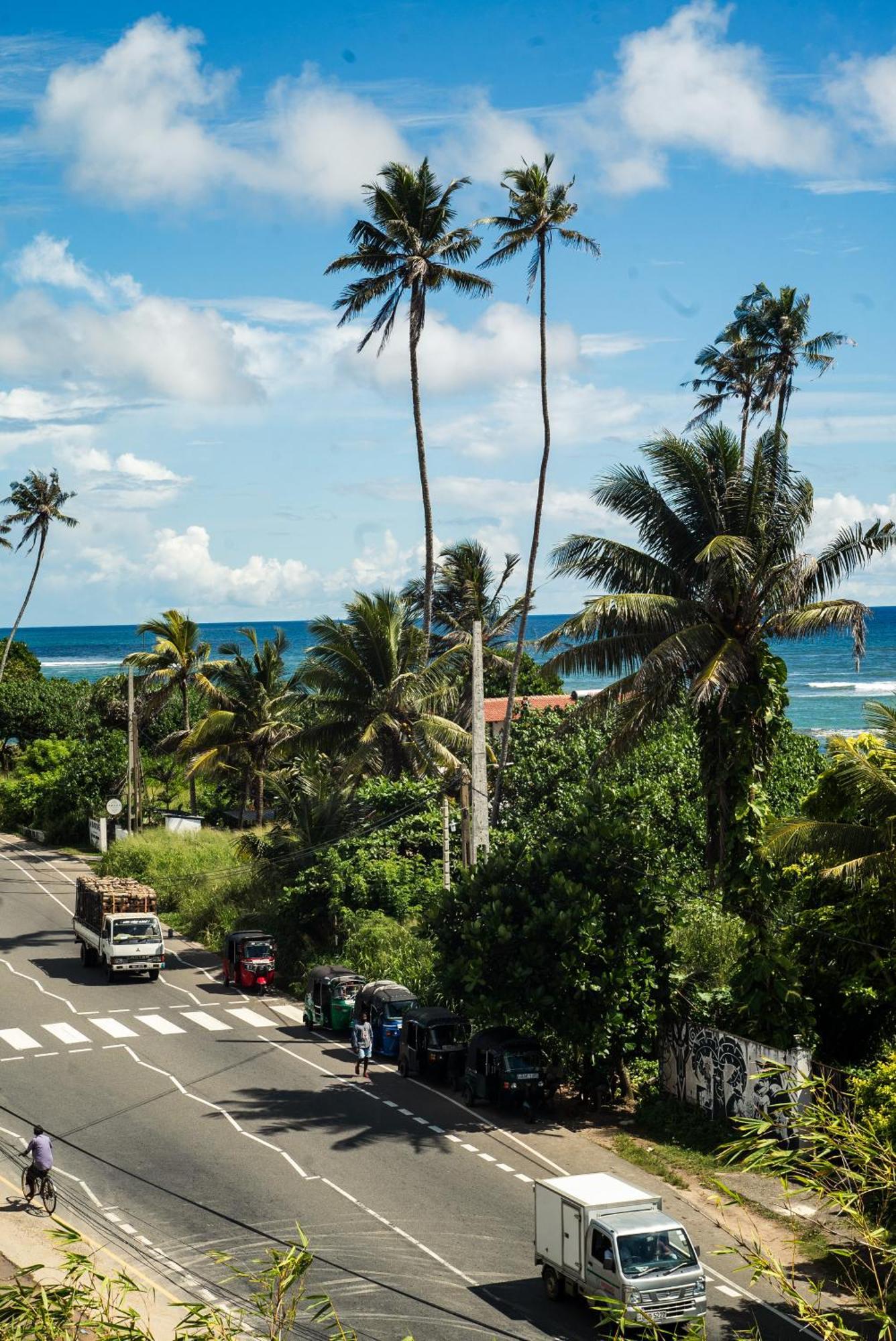 Ruma Surf Hotel Ahangama Buitenkant foto