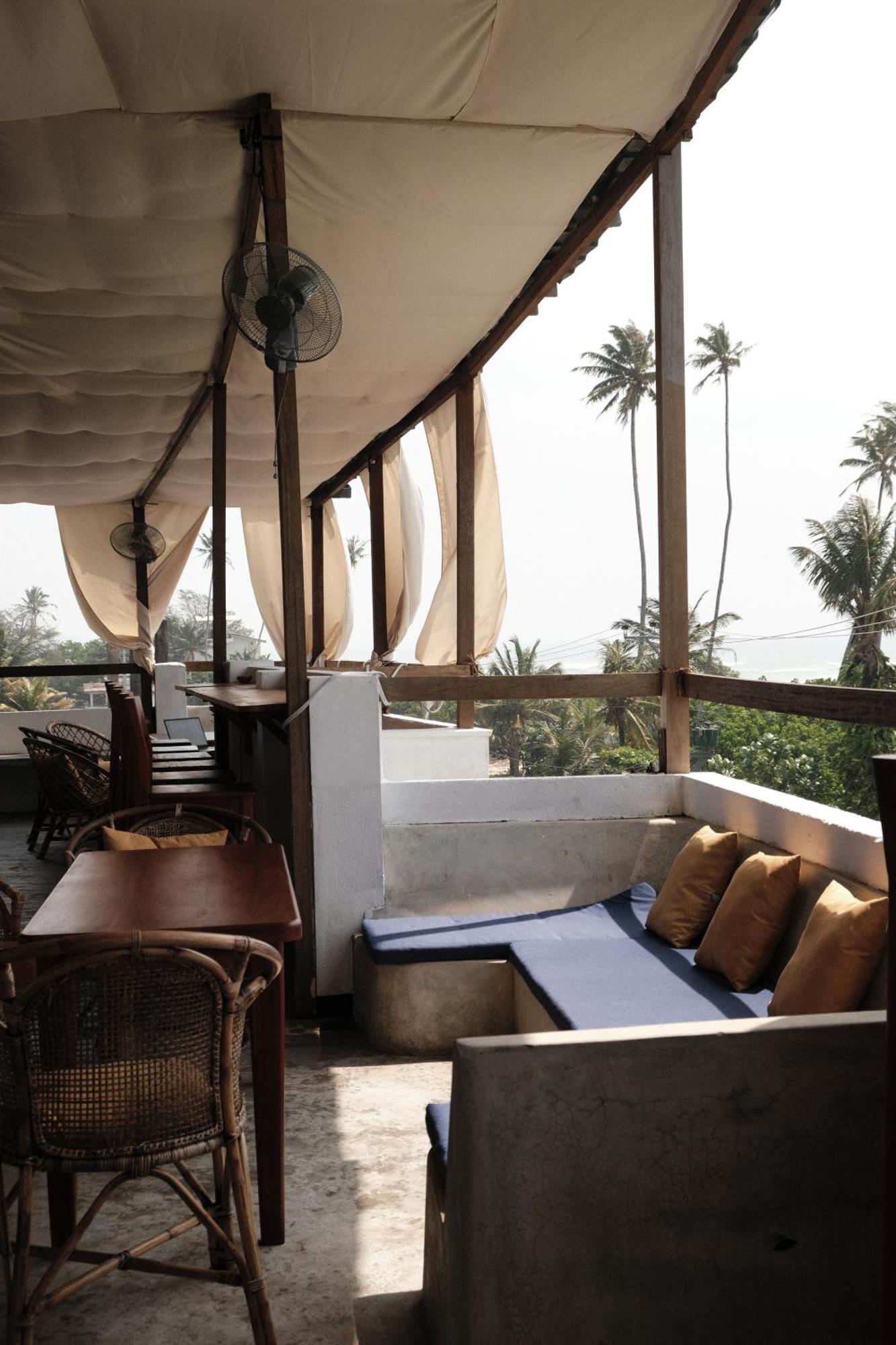 Ruma Surf Hotel Ahangama Buitenkant foto