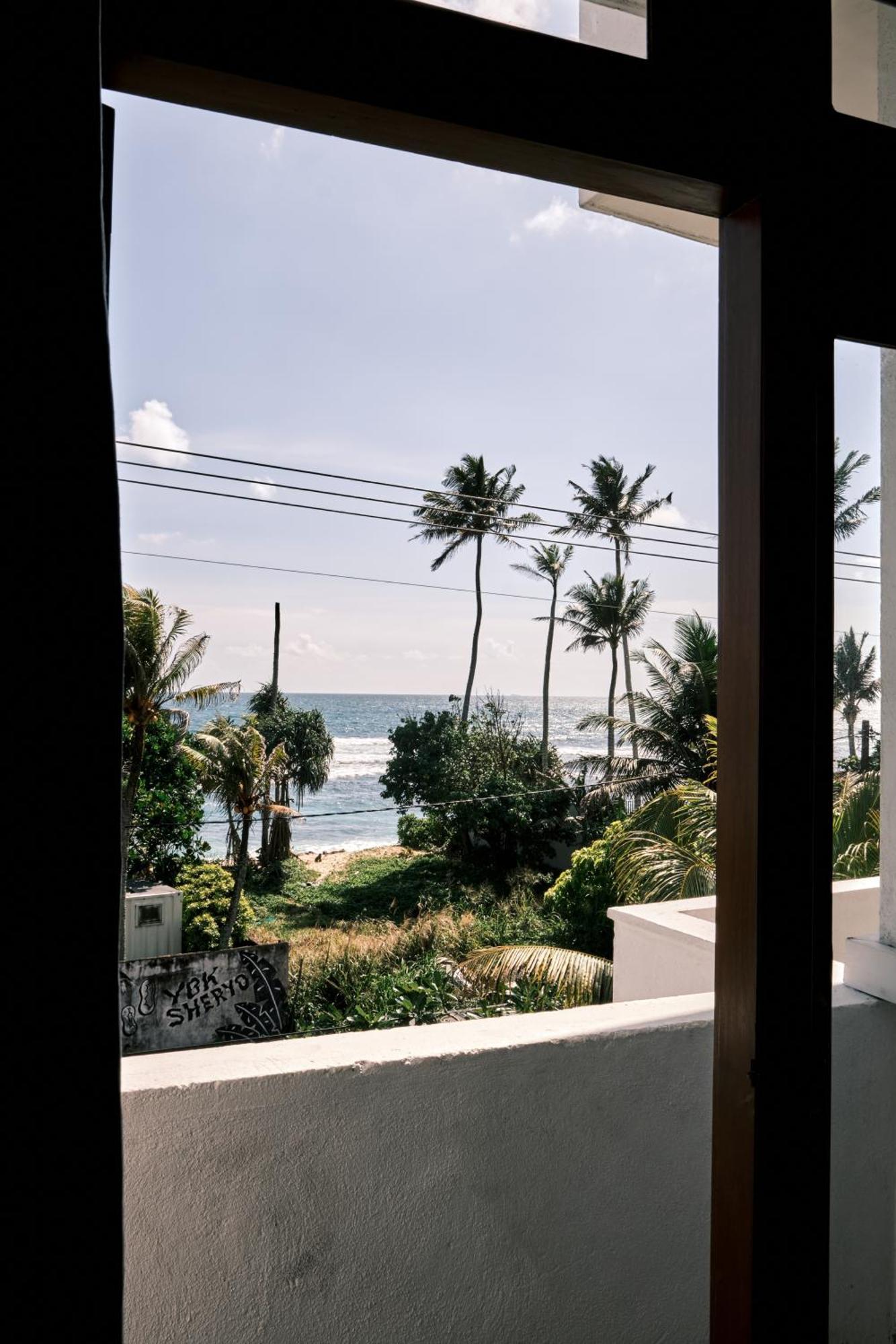 Ruma Surf Hotel Ahangama Buitenkant foto