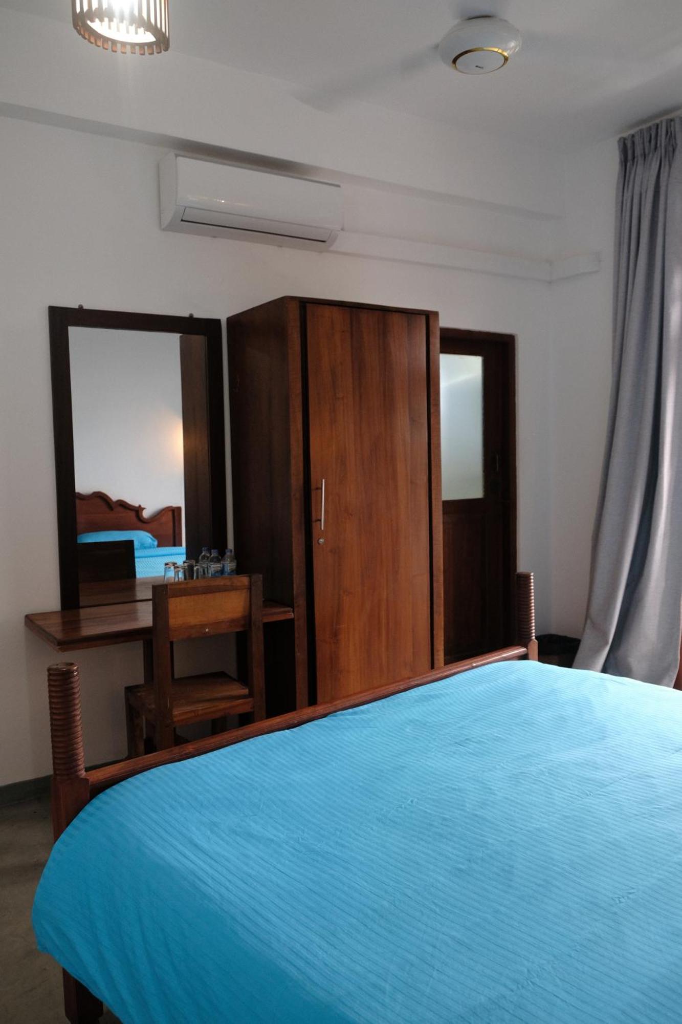 Ruma Surf Hotel Ahangama Buitenkant foto