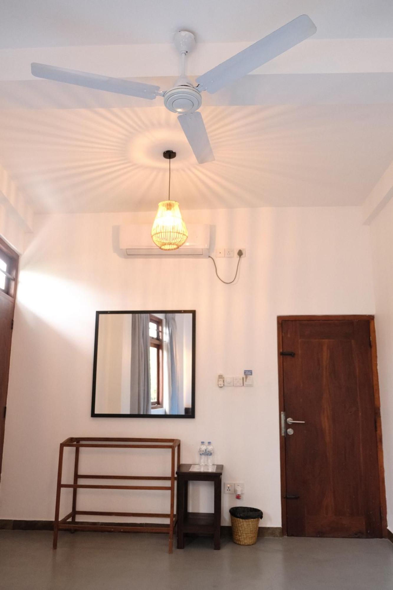 Ruma Surf Hotel Ahangama Buitenkant foto